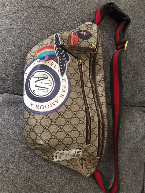 inside of Gucci fanny pack